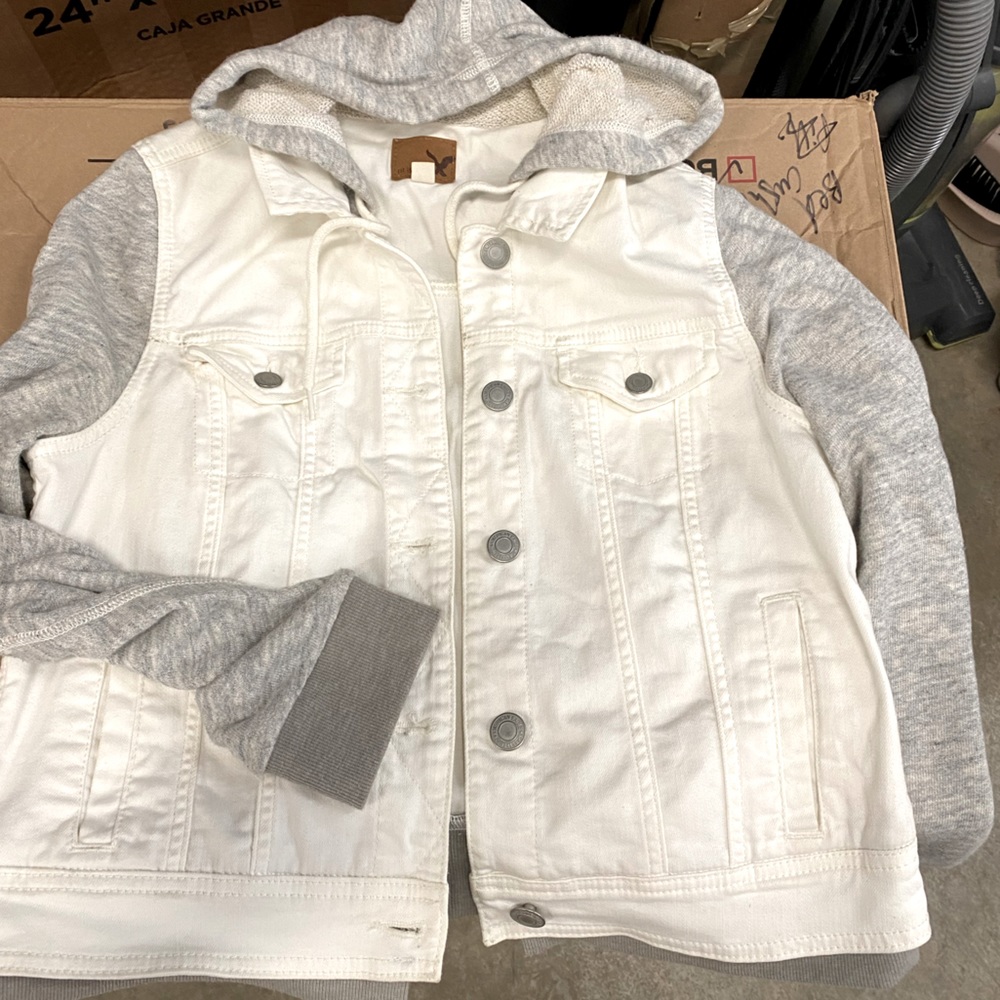 American Eagle white denim jacket with fleece hood and sleeves